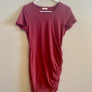 Casual midi dress w/ ruched side
